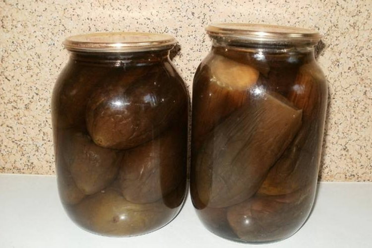 Острые баклажаны целиком на зиму