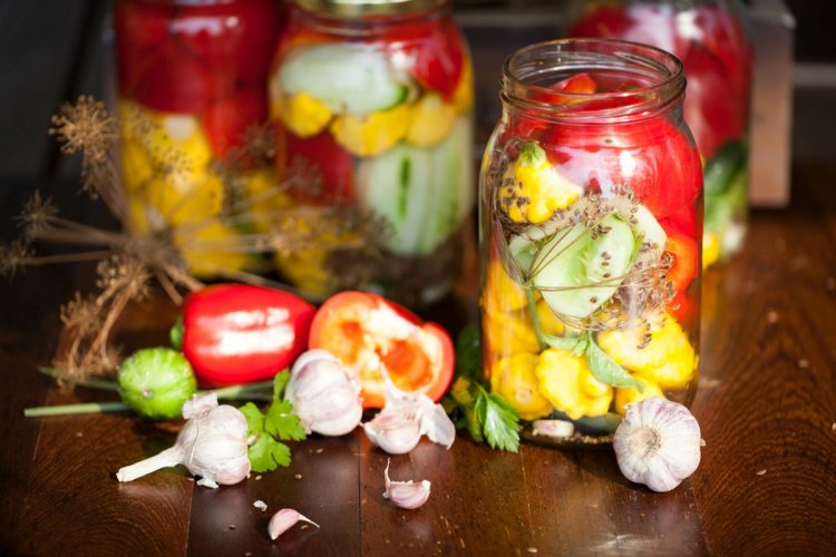 12 простых салатов из патиссонов на зиму