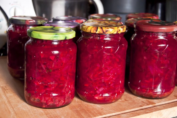 Салат из свеклы с помидорами и болгарским перцем на зиму