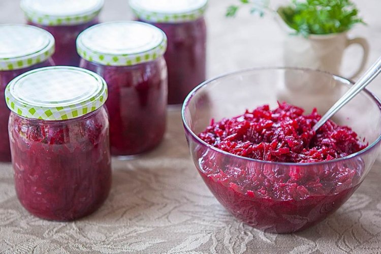Салат из свеклы с томатной пастой на зиму