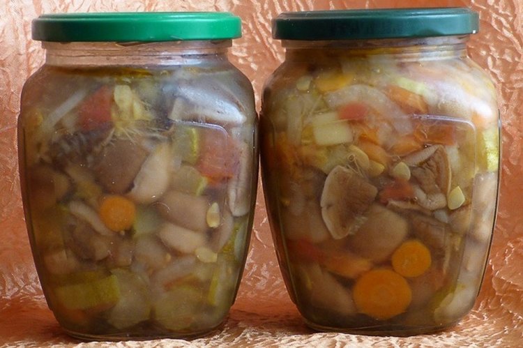 Маринованные маслята с морковью на зиму