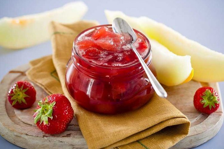 Варенье из дыни с клубникой и медом