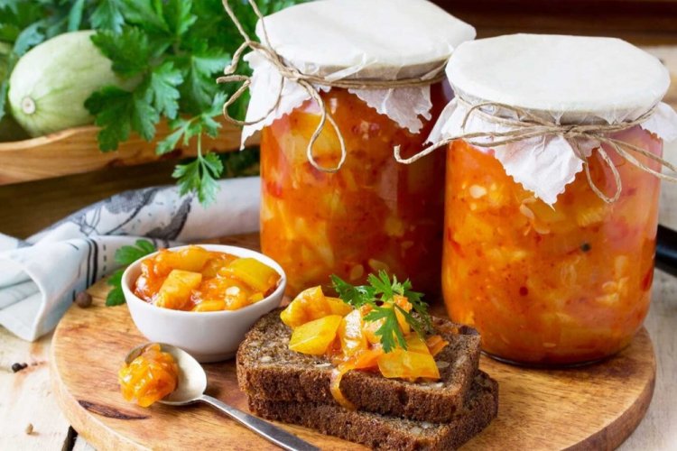 Острые кабачки с помидорами