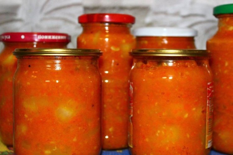 Острые кабачки с овощами на зиму