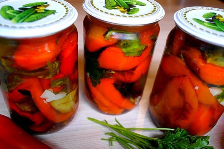 Жареный болгарский перец с чесноком и петрушкой