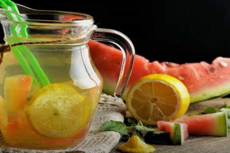 Летний компот из арбузных корок