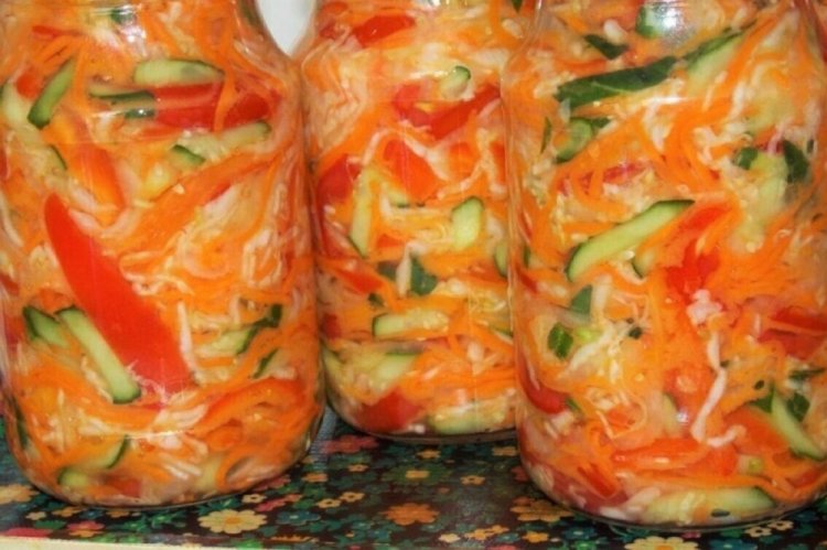Салат из капусты, огурцов и моркови на зиму
