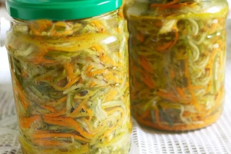 Салат из огурцов и моркови по-корейски на зиму