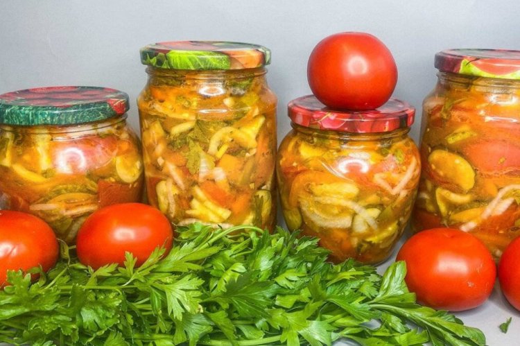 Салат из огурцов и моркови с помидорами на зиму