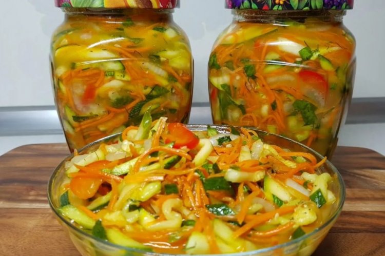 Салат из огурцов и моркови с яблоками на зиму