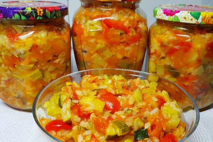 Салат из кабачков и помидоров с рисом на зиму