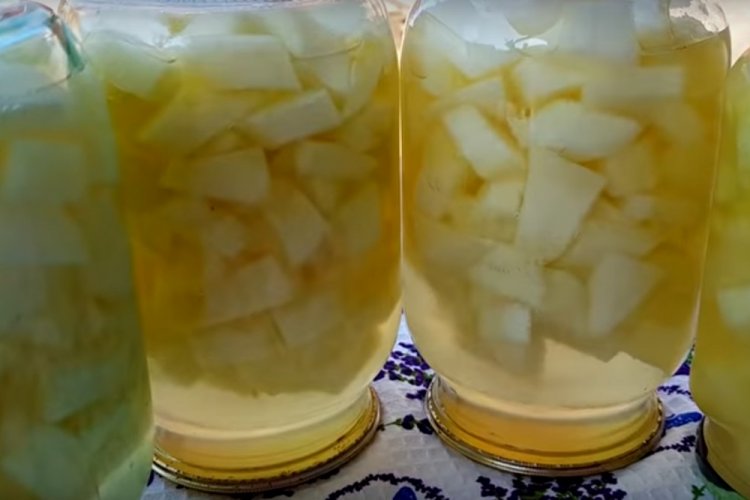 Компот из дыни и яблок