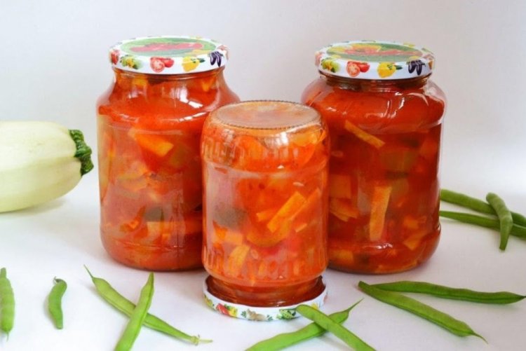 Салат из спаржевой фасоли с кабачками на зиму