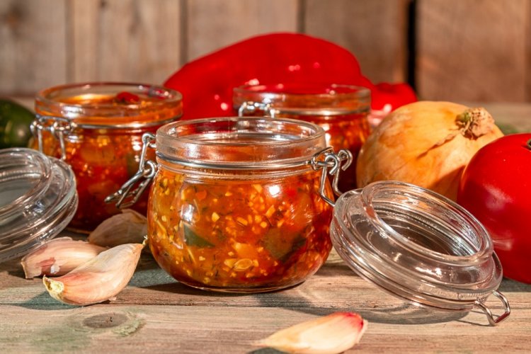 Опята с морковью в томате на зиму