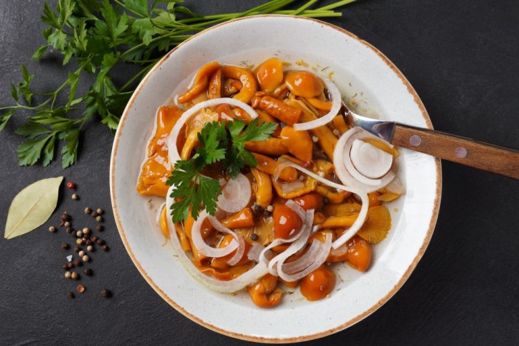 Маринованные опята с луком на зиму