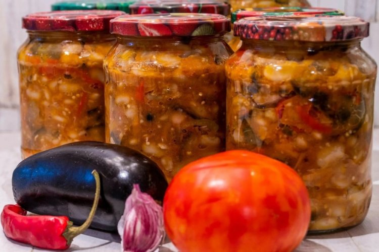Баклажаны с помидорами и фасолью на зиму