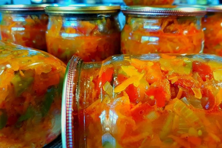 Салат «Парамониха» с петрушкой на зиму