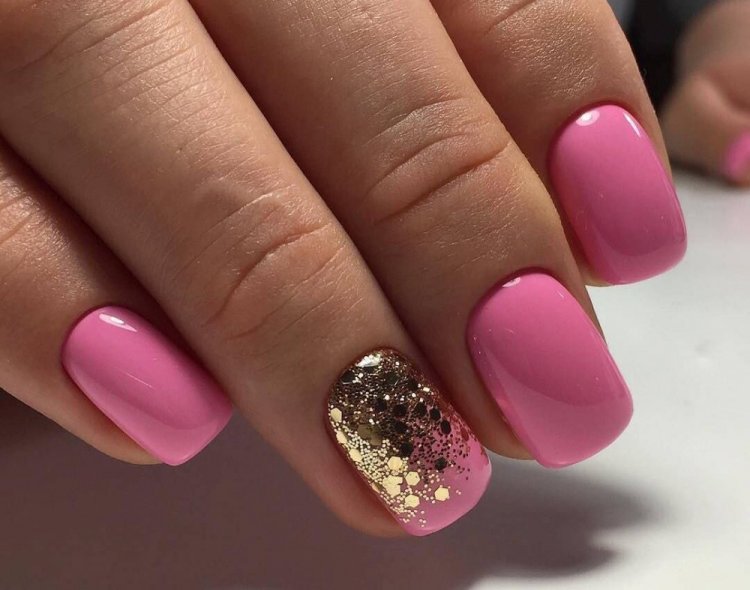 Розовый летний маникюр