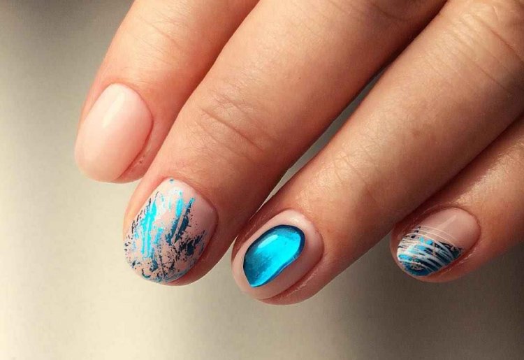 Маникюр «Жидкий металл»