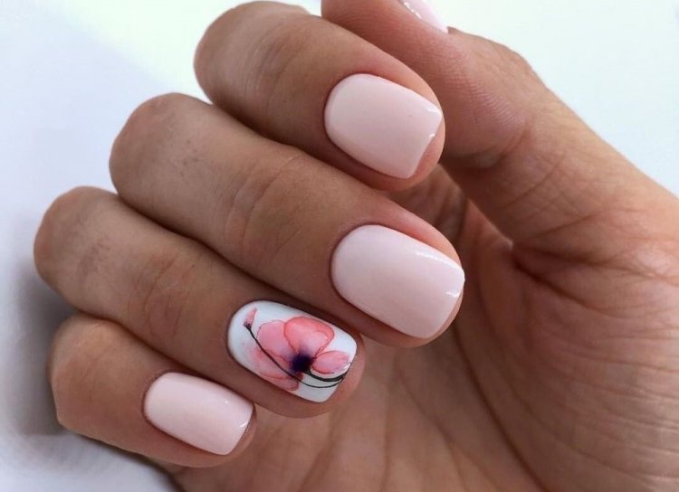 Минимализм с цветочными акцентами