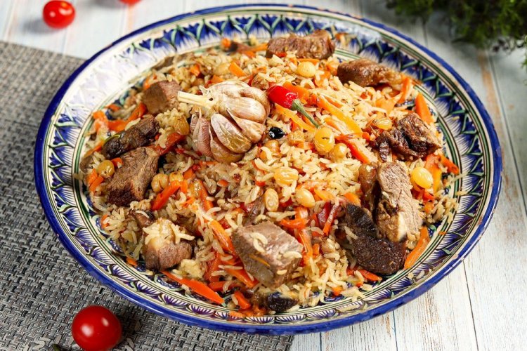 Узбекский плов с чечевицей и бараниной на костре