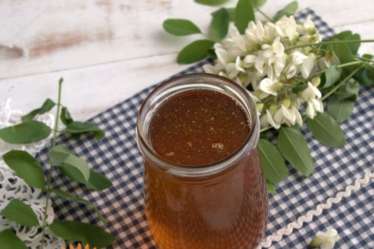 Варенье из акации с лепестками роз