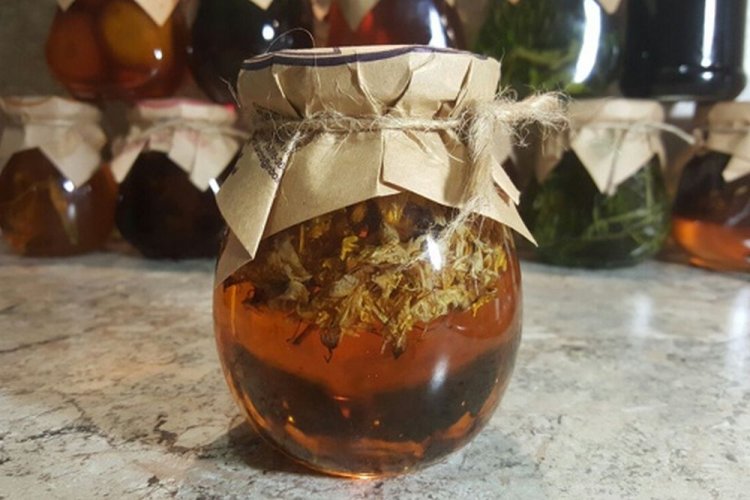 Ароматное варенье из акации с корицей