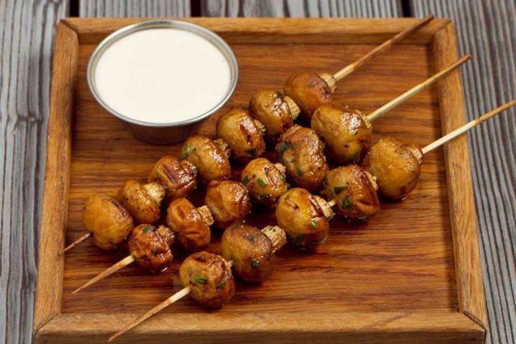 Шампиньоны на гриле со сметаной и острой горчицей