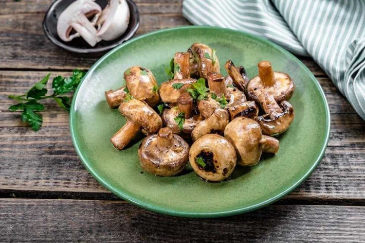 Шампиньоны на гриле с имбирем и оливковым маслом