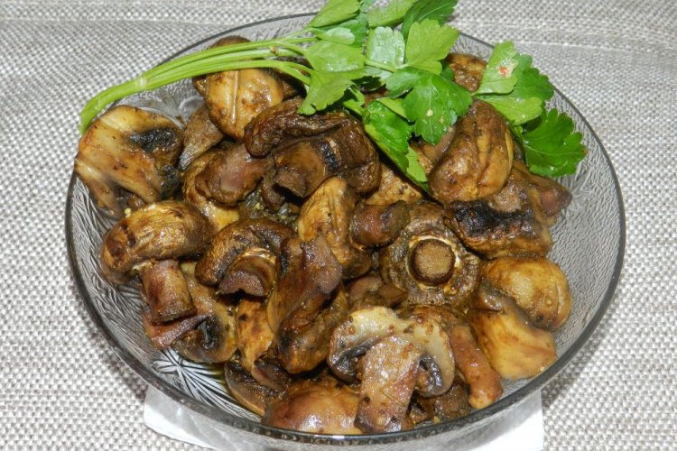 Шампиньоны в фольге на гриле