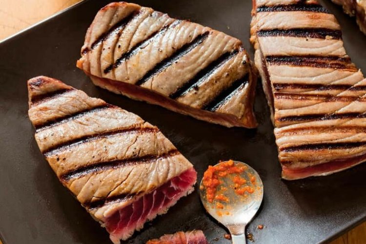 Стейк тунца на электрогриле