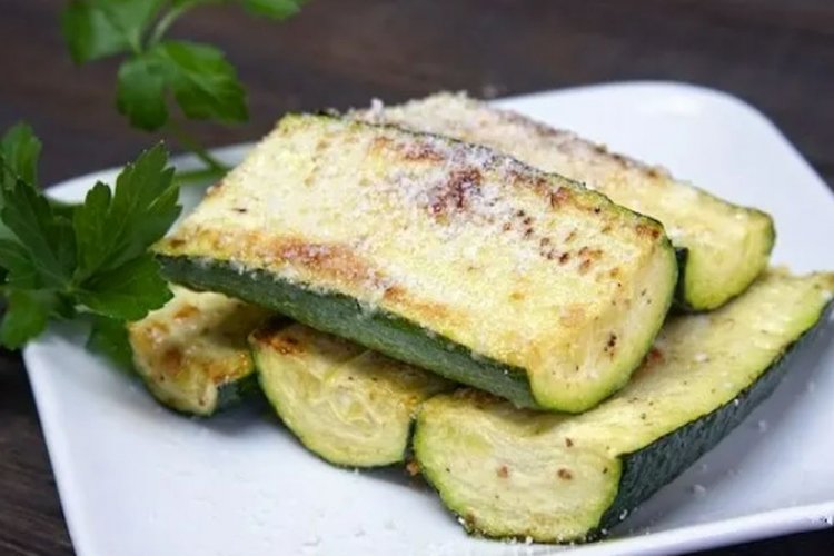 Кабачки на гриле с пармезаном и чесноком