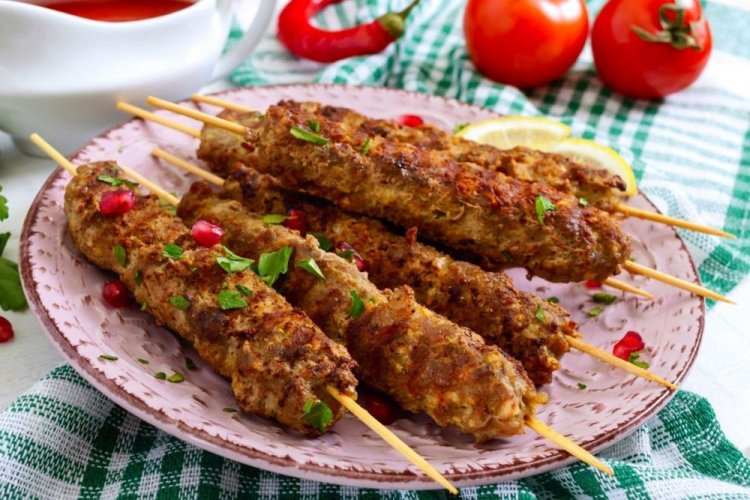 Люля-кебаб из свинины с аджикой на мангале