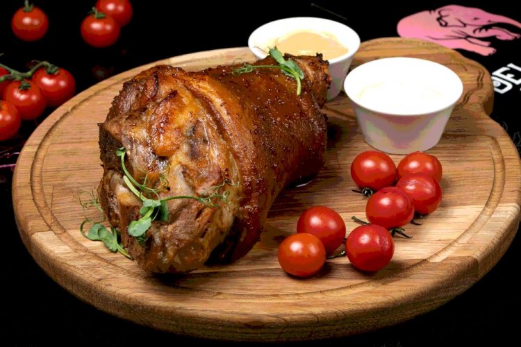 Свиная рулька в пивном маринаде в фольге на мангале