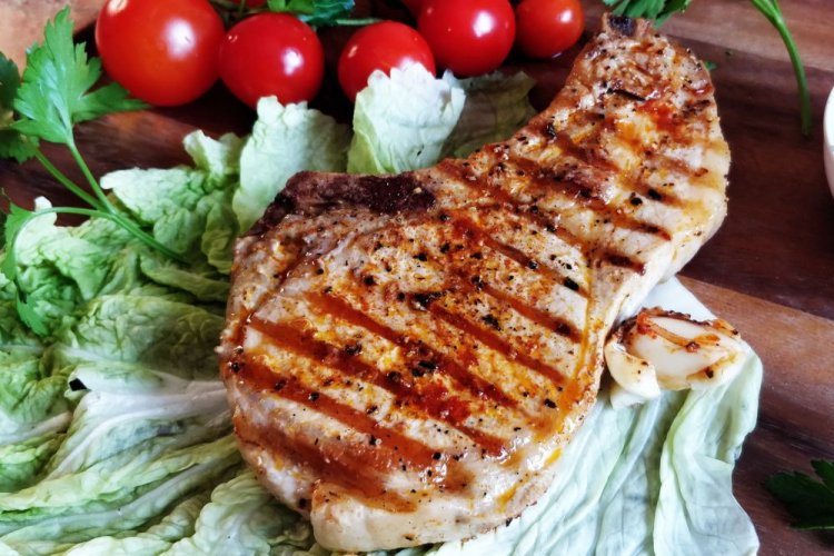 Свиная корейка в кисло-сладком маринаде на мангале