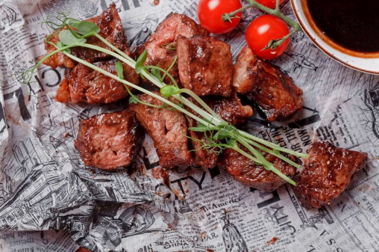 Шашлык из баранины, маринованный в томатном соке и соевом соусе