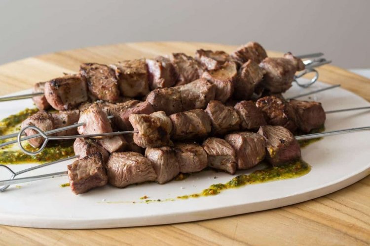 Шашлык из баранины, маринованный в киви