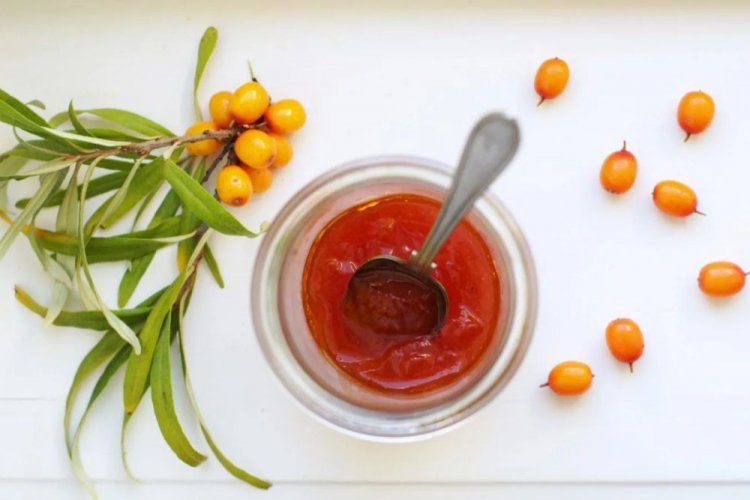 Янтарное варенье из облепихи с имбирем и кардамоном