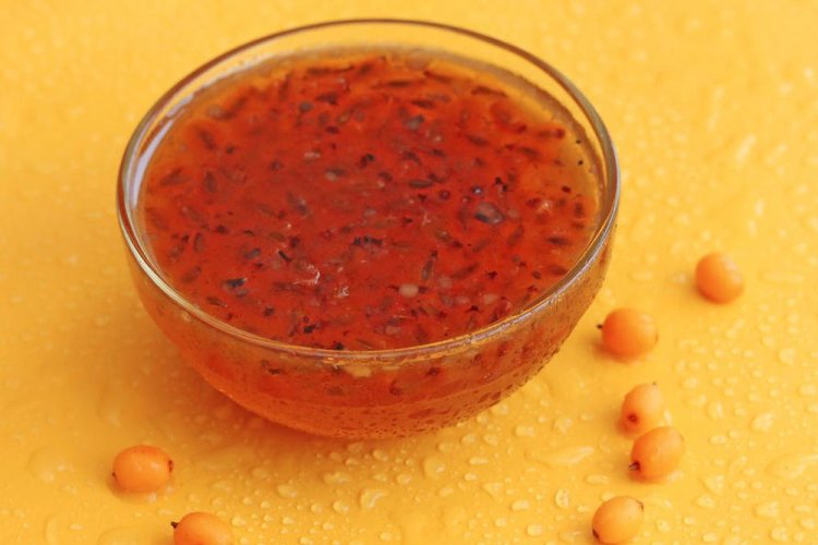 Янтарное варенье из облепихи с ванильной эссенцией