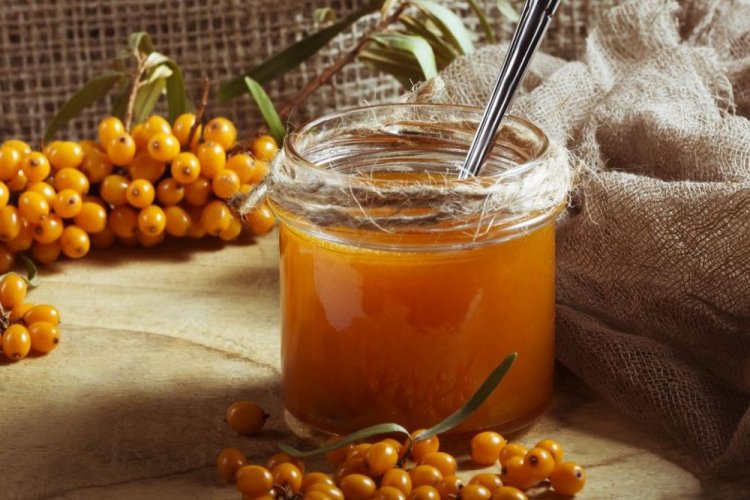 Янтарное варенье из облепихи с коньяком и ванилью