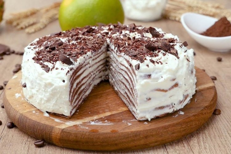 Торт из шоколадных блинов с кокосовым кремом