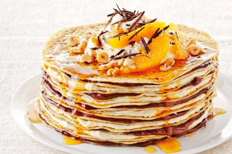 Блинный торт с шоколадом и сливочным кремом