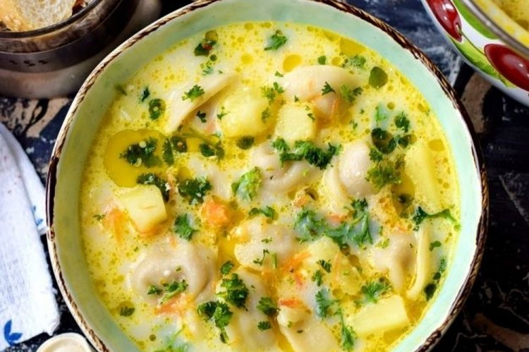 Сырный суп с пельменями