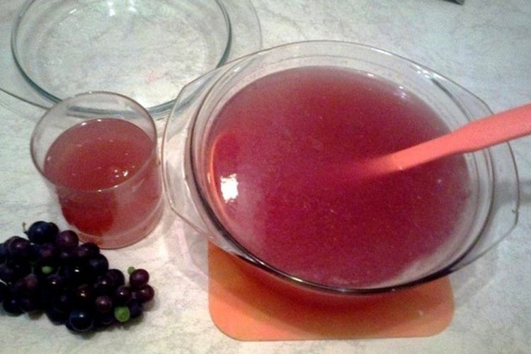 Кисель с виноградом и ягодами