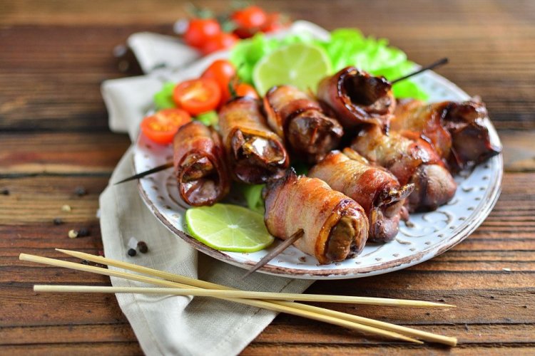 Куриные сердечки в беконе на мангале