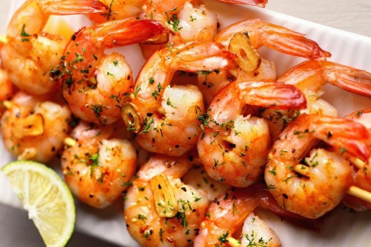 Креветки на гриле, маринованные с лаймом и коньяком