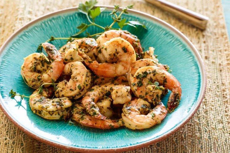 Креветки в соусе чимичурри на гриле