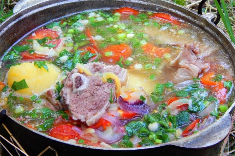 Шурпа из баранины на костре