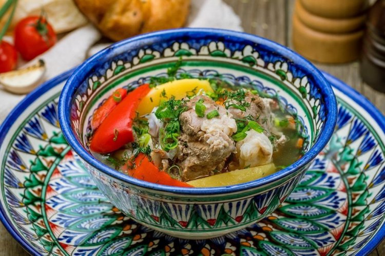 Шурпа по-татарски с бараниной и айвой