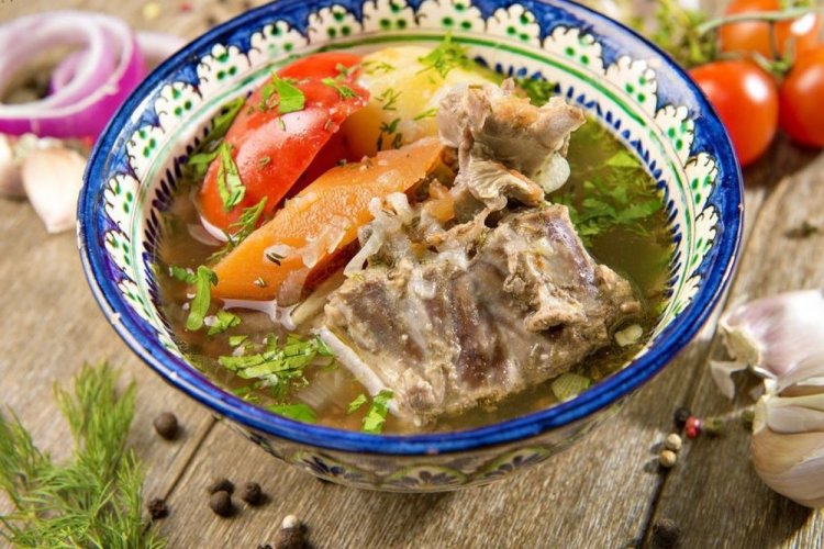 Шурпа из ребрышек молодого козленка на костре